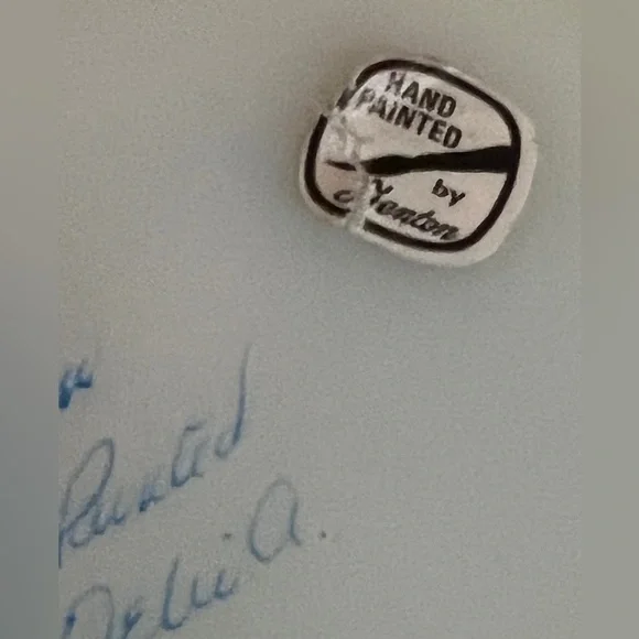 1979 Fenton Artist Delia A. "Nature's Christmas" Uranium Custard Satin Plate - Picture 5 of 9